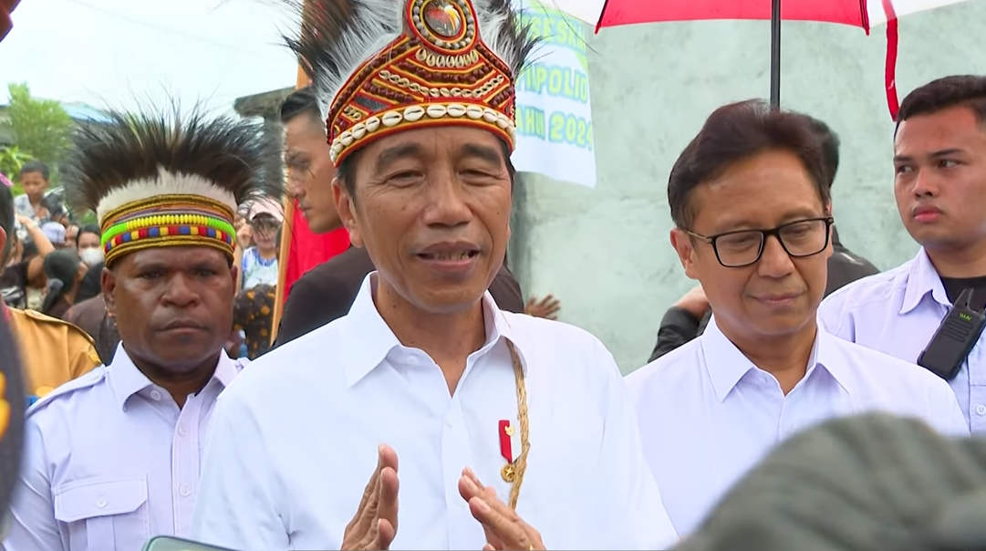 Presiden Jokowi dan Ibu Iriana Tinjau Pemberian Vaksin Polio di Jayapura